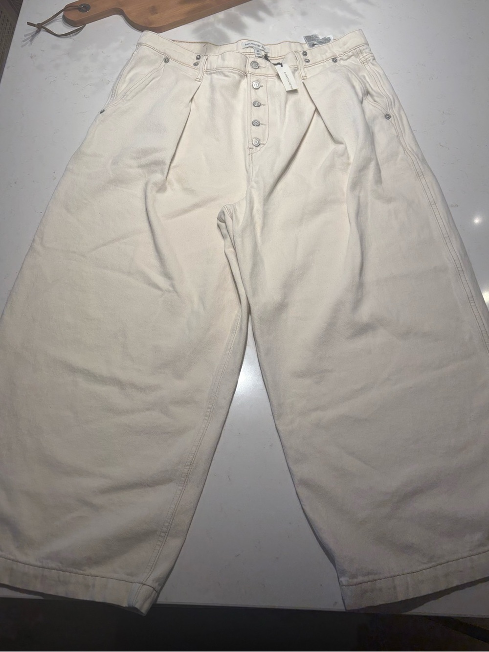 New! BANANA REPUBLIC Mid-Rise Loose Pleated Ankle Jean, Size Large in Ecru/Beige - Picture 9 of 9